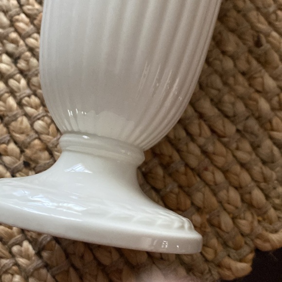 Wedgewood vase - Picture 3 of 5